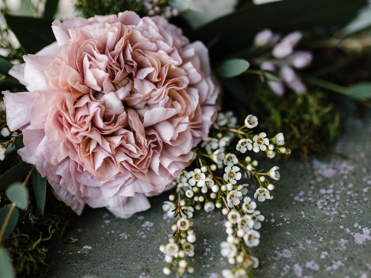 Petal textures and small accent flowers